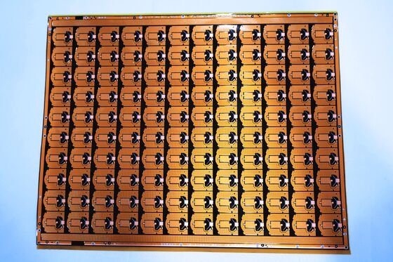 Mua FPC hai lớp với chiều rộng đường 0,1mm Min. và tính linh hoạt cao cho thiết kế hai mặt nhỏ gọn online manufacture