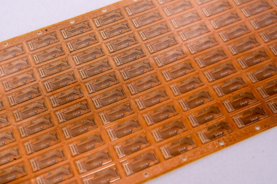 Phân panel dán tường chính xác cao Thiết bị thông minh FPC Chiều rộng đường siêu mỏng Độ tin cậy cao Bility Y tế / Xưởng ô tô Dịch vụ OEM có sẵn